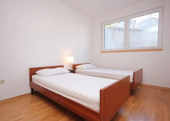 Lägenhet With A Parking Space - 7590 *