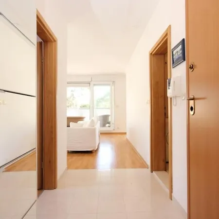 Apartment With A Parking Space - 7590